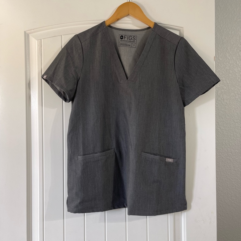 Figs graphite casma scrub top